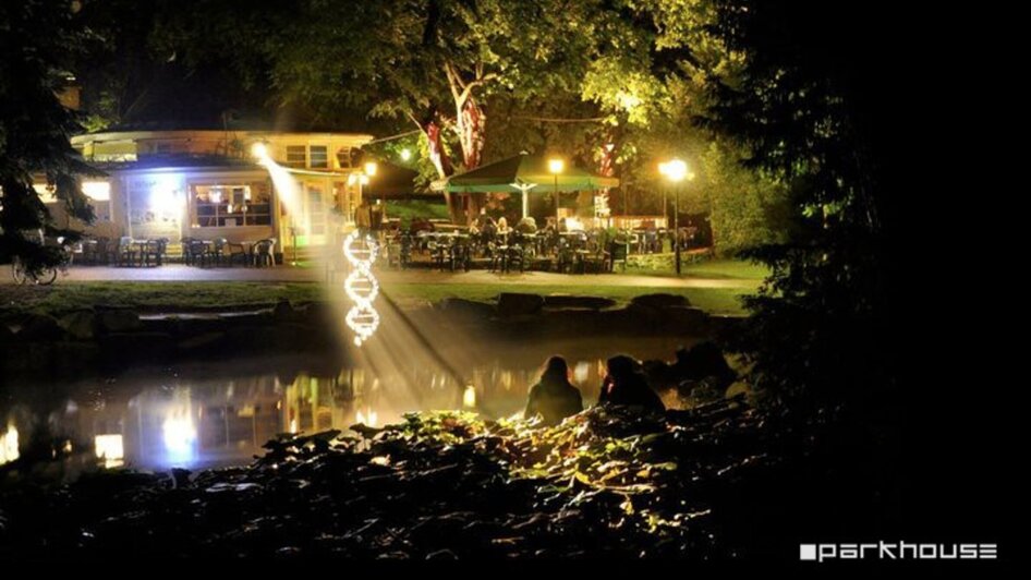 Parkhouse bei Nacht